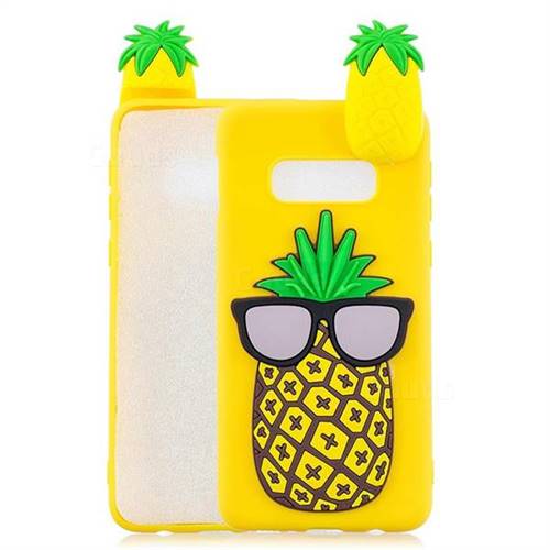 Big Pineapple Soft 3D Climbing Doll Soft Case for Samsung Galaxy S10e (5.8 inch)