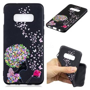 Corolla Girl 3D Embossed Relief Black TPU Cell Phone Back Cover for Samsung Galaxy S10e (5.8 inch)