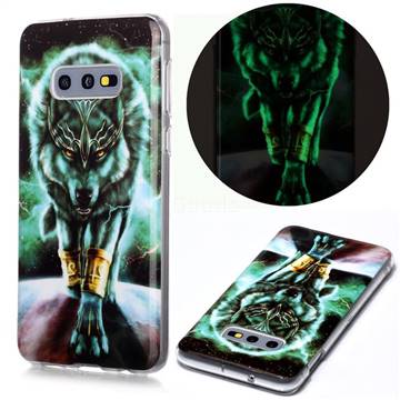 Wolf King Noctilucent Soft TPU Back Cover for Samsung Galaxy S10e (5.8 inch)