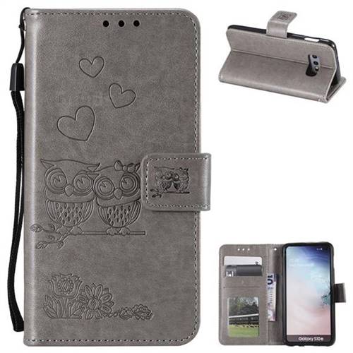 Embossing Owl Couple Flower Leather Wallet Case for Samsung Galaxy S10e (5.8 inch) - Gray