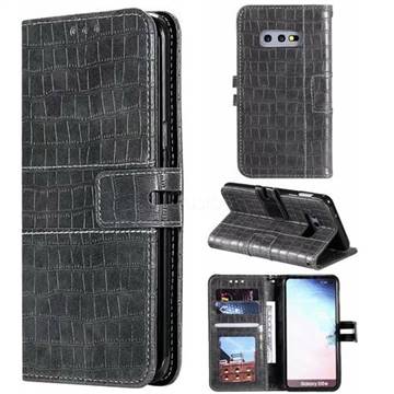 Luxury Crocodile Magnetic Leather Wallet Phone Case for Samsung Galaxy S10e (5.8 inch) - Gray
